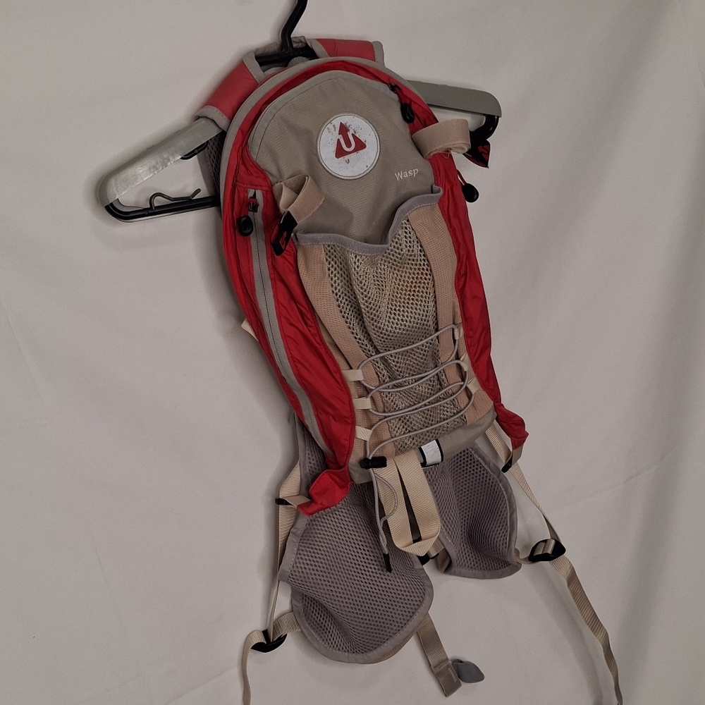 Ultimate Direction Wasp Backpack - Picture 10 of 16